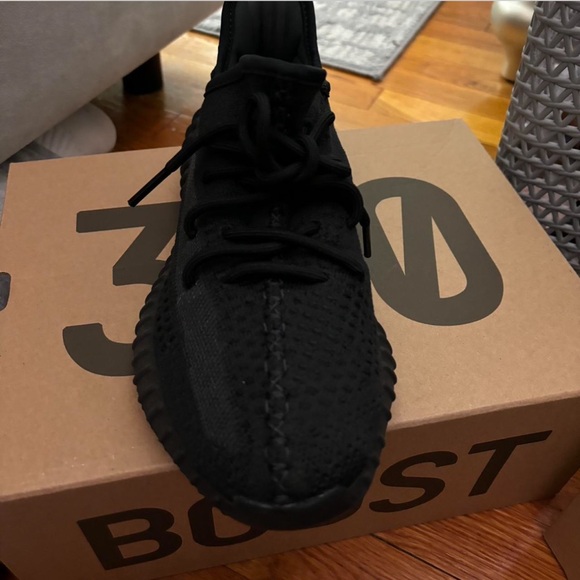 Yeezy Boost 350 V2 ONYX - Picture 8 of 13